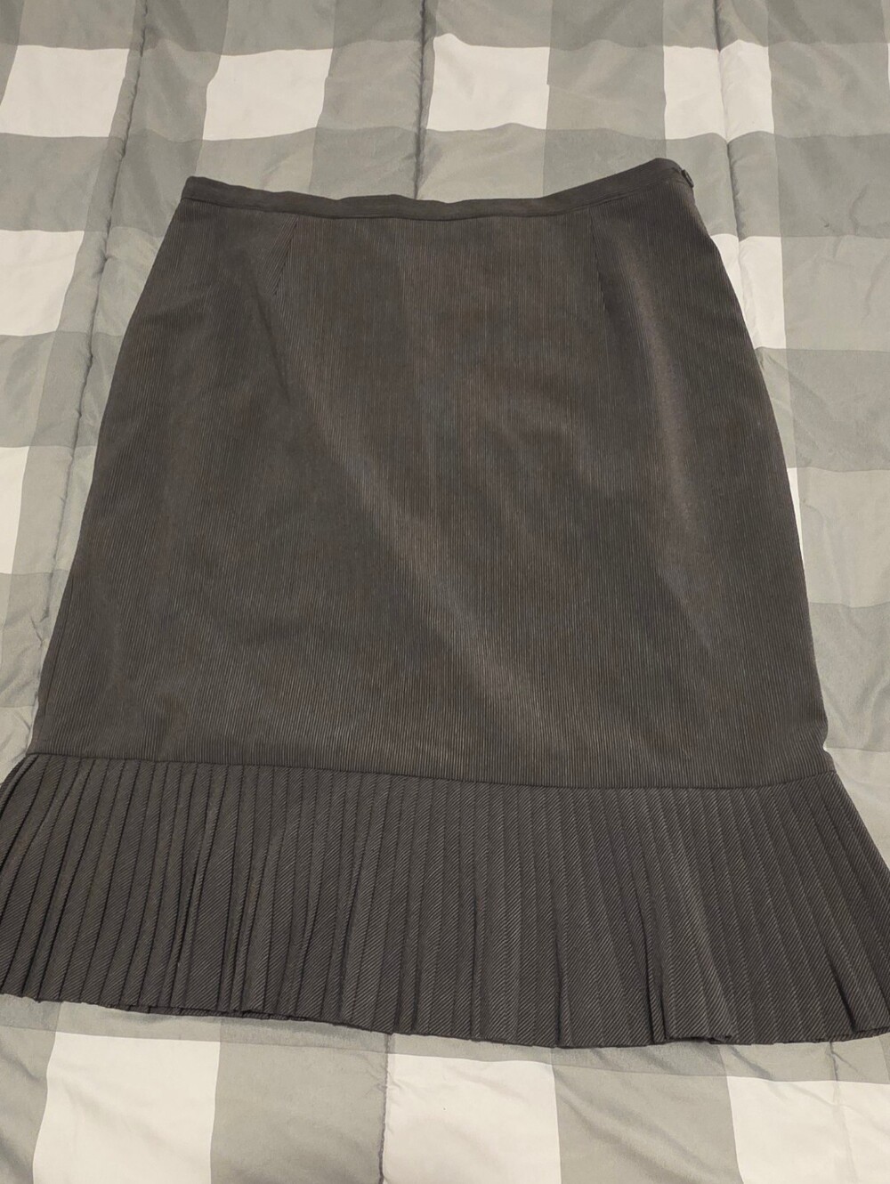 Classic Black Textured Pleated-Hem Skirt - Women's